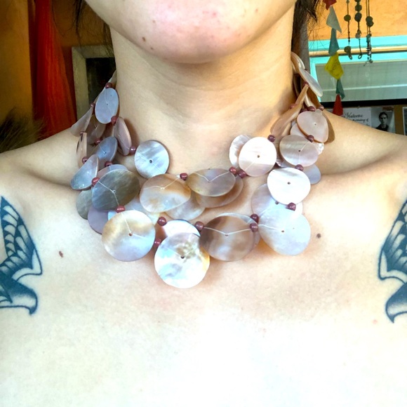 Layered Shell Choker Necklace - Picture 3 of 3